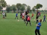 Laatste training S.K.N.W.K. JO7-1 van seizoen 2022-2023 (partijtje tegen de ouders) (46/130)